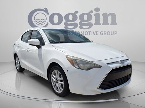 Used 2017 Toyota Yaris iA FWD image 8