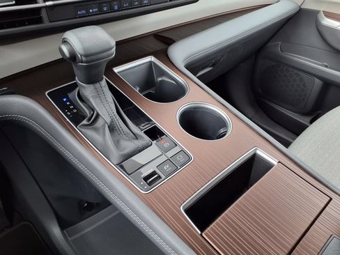 Certified 2023 Toyota Sienna LE FWD image 25