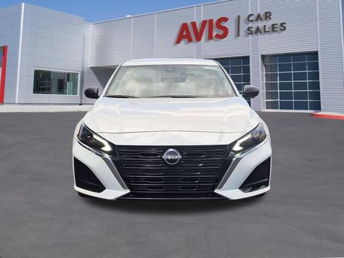 Used 2025 Nissan Altima 2.5 SV FWD image 2