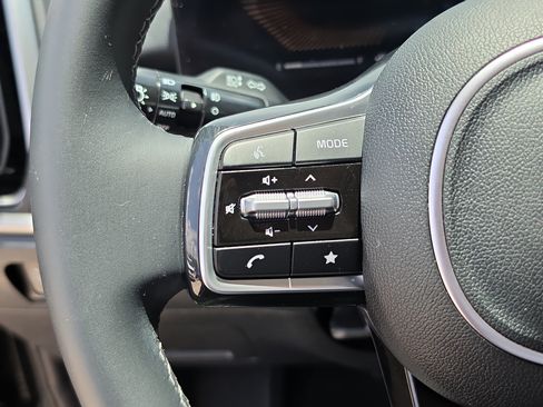 Certified 2025 Kia Sorento EX FWD image 31