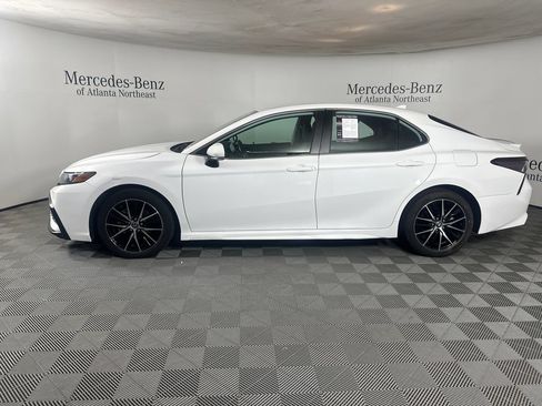 Used 2023 Toyota Camry SE FWD image 4