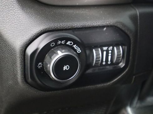 Used 2018 Jeep Wrangler Unlimited Sahara image 22