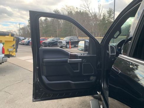 Used 2016 Ford F150 Platinum w/ Equipment Group 701A Luxury image 17