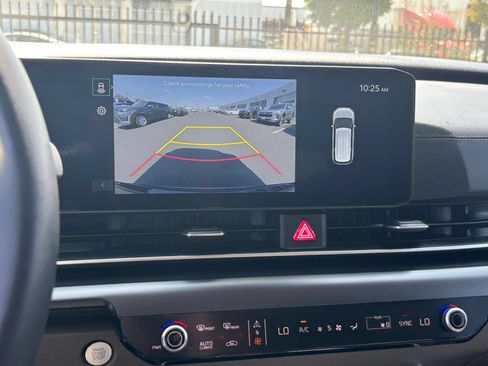 Used 2026 Kia Carnival FWD image 24