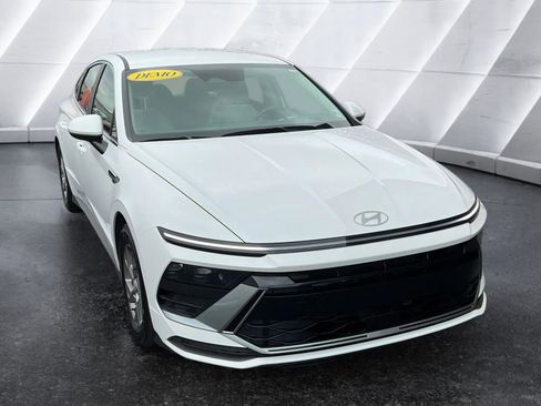 Certified 2025 Hyundai Sonata SE image 3