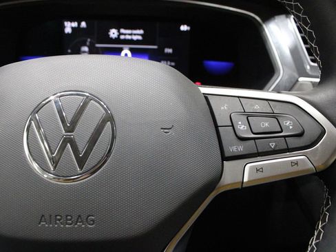 Used 2022 Volkswagen Tiguan SE image 22