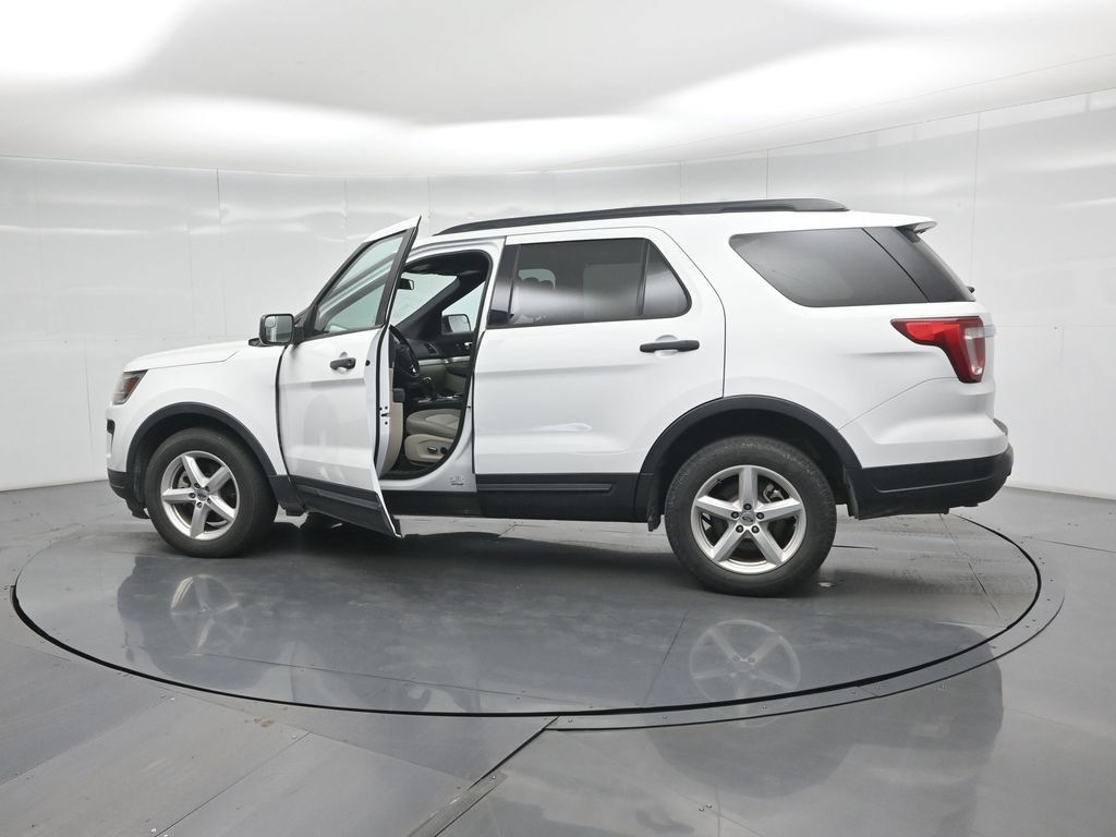 Used 2018 Ford Explorer 4WD image 3