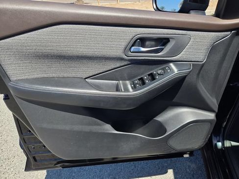 Used 2023 Nissan Rogue SV FWD image 16