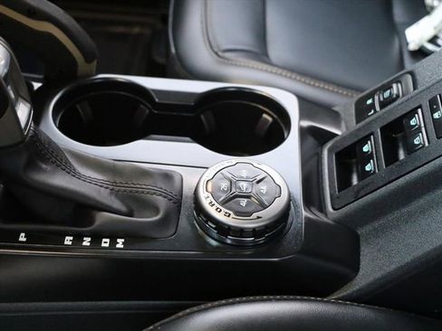 Used 2025 Ford Bronco Badlands image 29