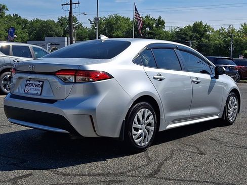 Used 2022 Toyota Corolla LE FWD image 6