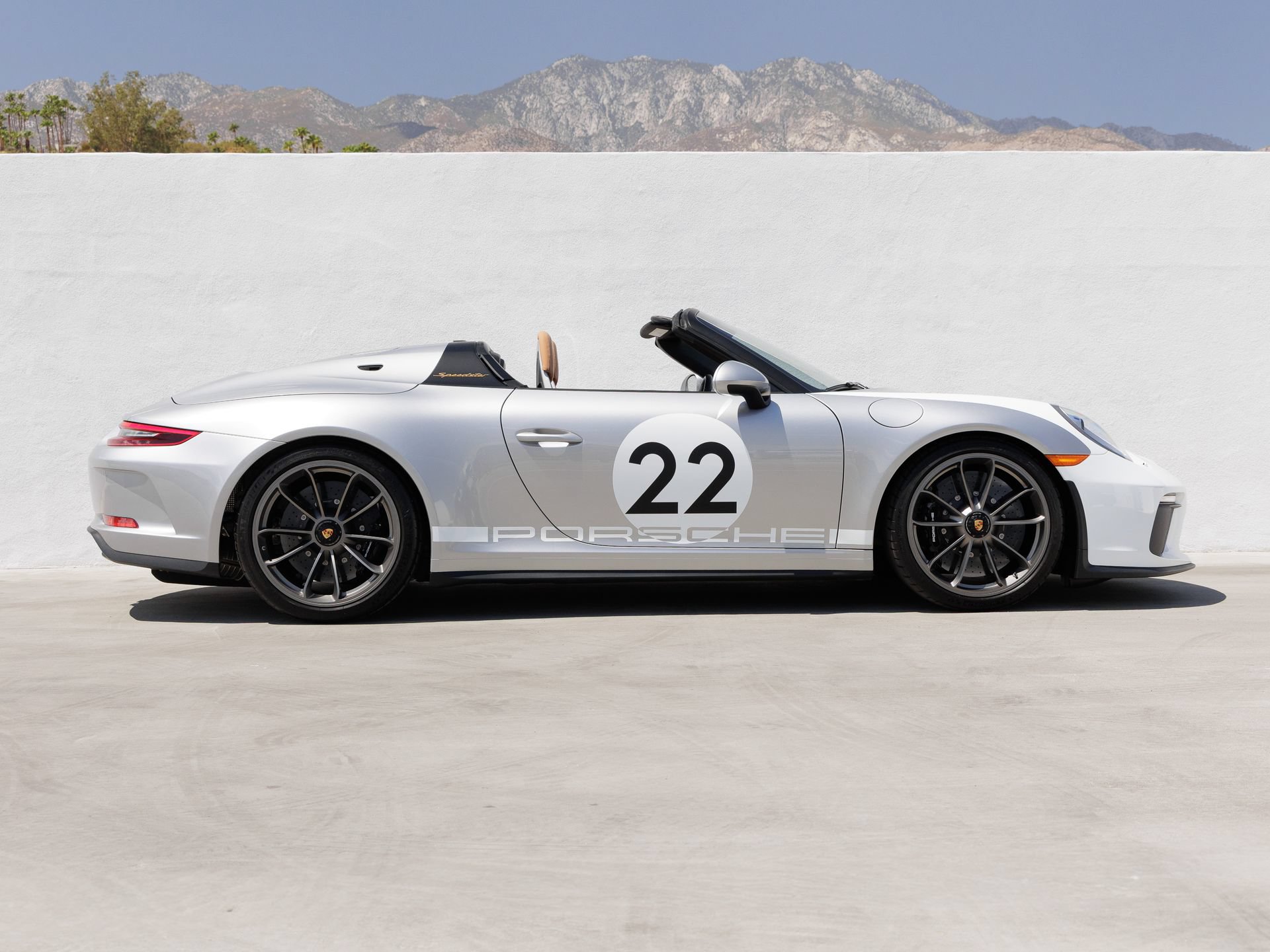 Certified 2019 Porsche 911 Speedster RWD image 8