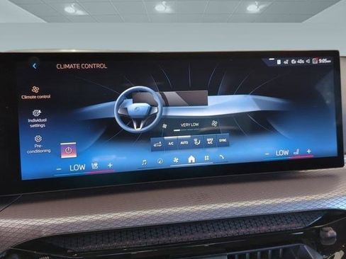 Used 2025 BMW 330i xDrive Sedan w/ Convenience Package image 19