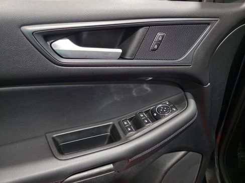 Used 2024 Ford Edge SE w/ Black Appearance Package image 12