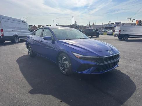 Used 2025 Hyundai Elantra SEL image 5