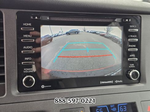 Used 2018 Toyota Sienna LE image 23