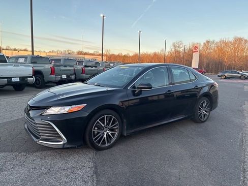 Used 2023 Toyota Camry XLE image 4