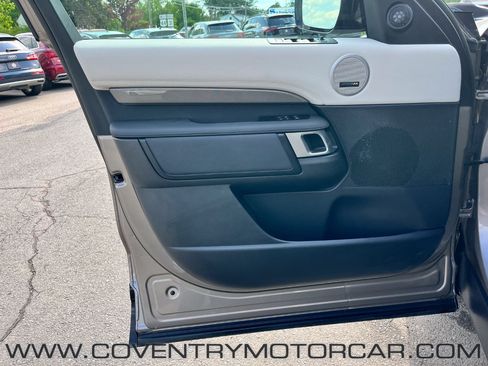 Used 2023 Land Rover Discovery Metropolitan Edition AWD/4WD image 42