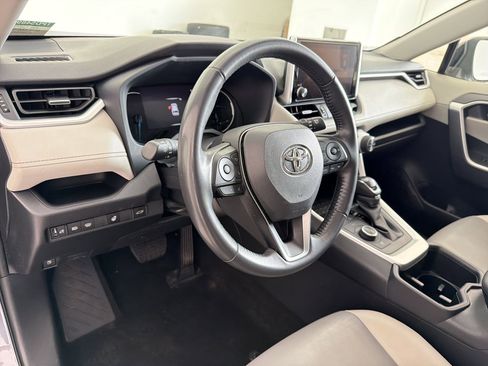 Used 2023 Toyota RAV4 XLE Premium AWD/4WD image 4