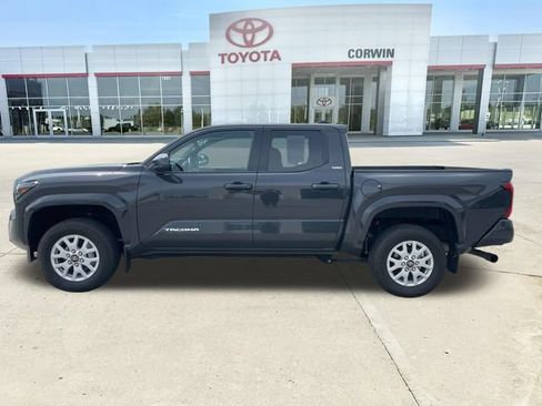 Used 2024 Toyota Tacoma SR5 AWD/4WD image 2