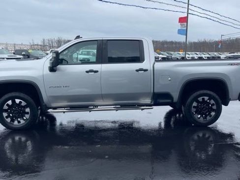 Used 2020 Chevrolet Silverado 2500 Custom w/ Custom Value Package image 2