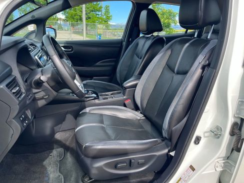 Used 2019 Nissan Leaf SL w/ SL Technology Package FWD image 11