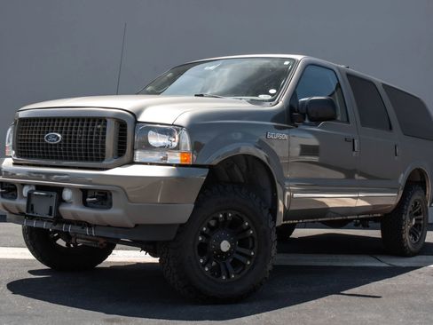 Used 2004 Ford Excursion Limited image 1
