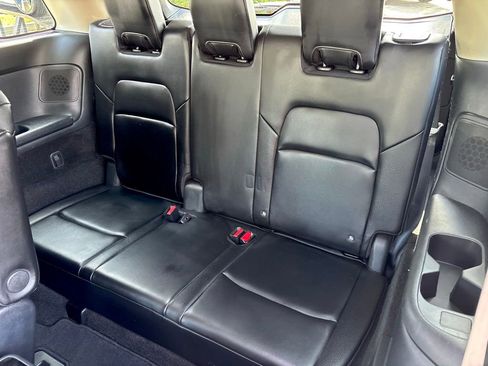 Used 2024 Nissan Pathfinder SL w/ SL Premium Package FWD image 23