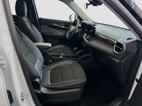 Used 2025 Chevrolet TrailBlazer LT AWD/4WD image 31