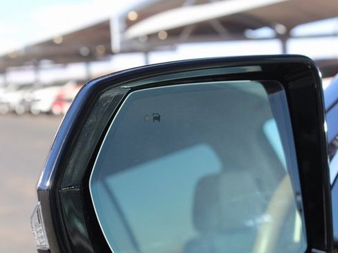 Used 2024 GMC Yukon Denali image 15