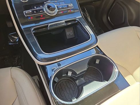 Used 2023 Lincoln Nautilus FWD w/ Premium Package image 29