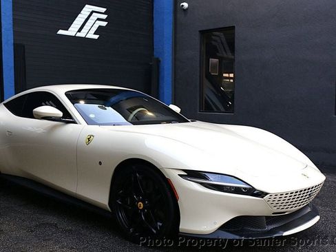 Used 2022 Ferrari Roma image 3