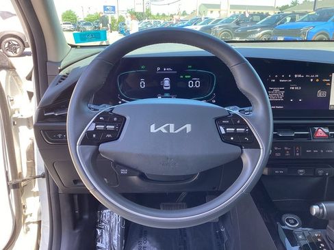 Used 2023 Kia Niro EX FWD image 16
