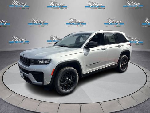 New 2026 Jeep Grand Cherokee Altitude image 7