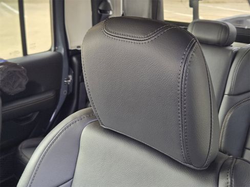 New 2026 Jeep Gladiator Sport image 17