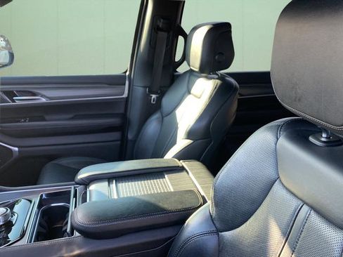 Used 2024 Jeep Wagoneer Series II w/ Flexible Seating Group image 29