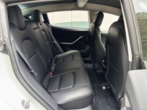 Used 2021 Tesla Model 3 Standard Range Plus image 38