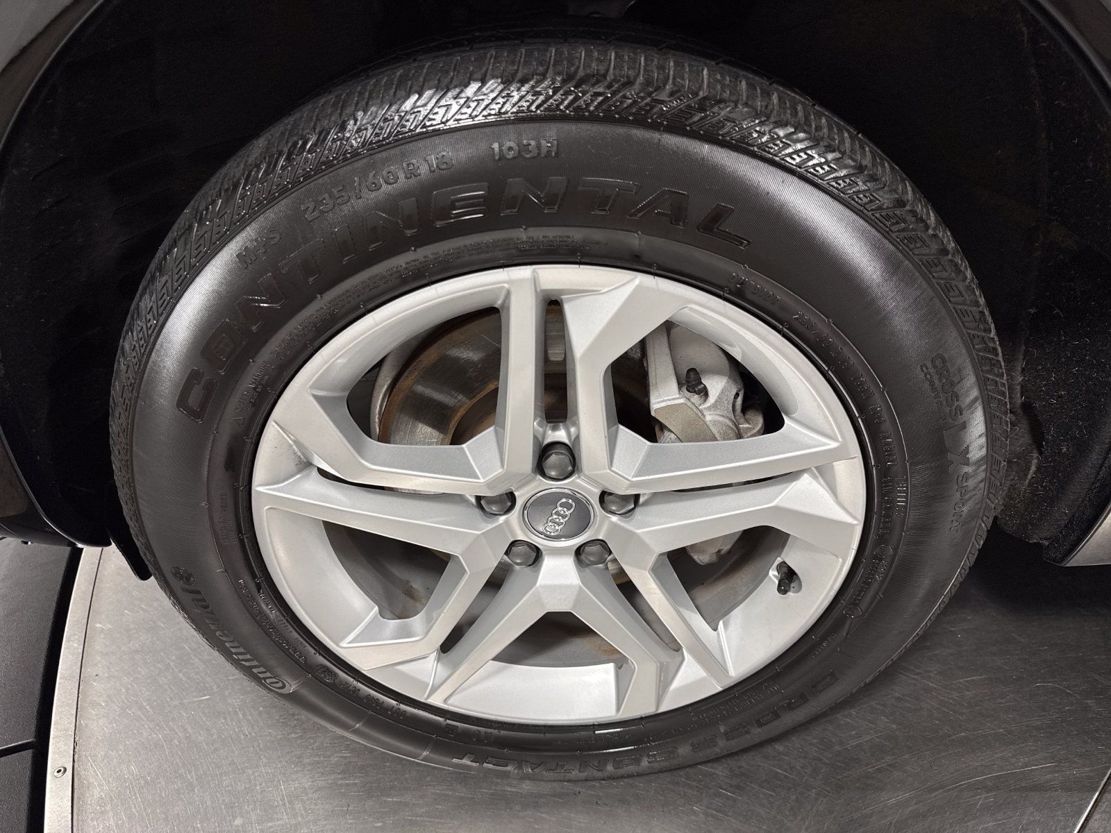 Used 2019 Audi Q5 2.0T Premium w/ Convenience Package AWD/4WD image 2