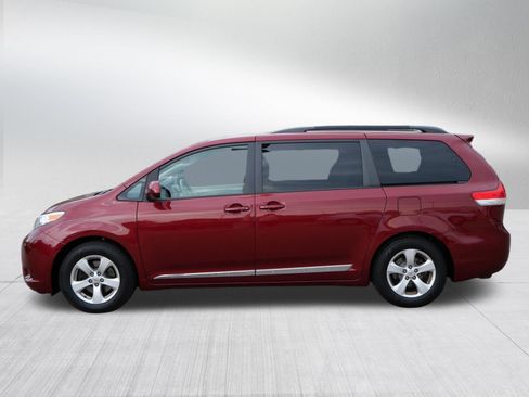 Used 2011 Toyota Sienna LE w/ Towing Pkg FWD image 4