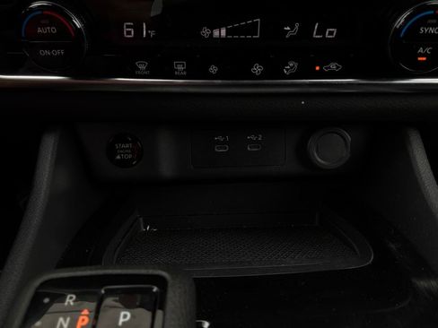 Used 2025 Nissan Rogue SV FWD image 25