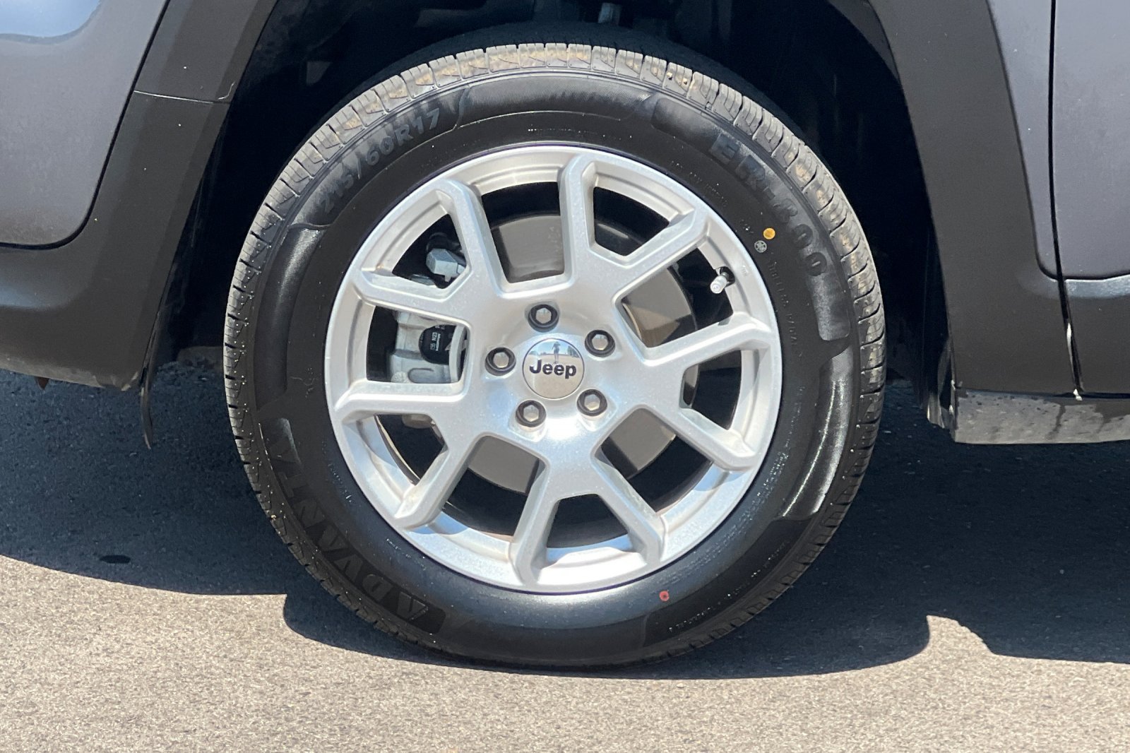 Used 2023 Jeep Renegade Latitude AWD/4WD image 31