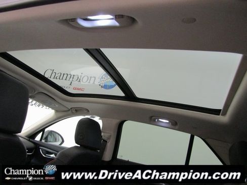 Used 2022 Buick Envision Essence w/ Sport Touring Package image 16