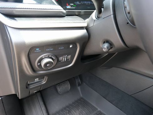 Used 2024 Jeep Grand Cherokee Trailhawk w/ Luxury Tech Group III image 30