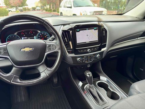 Used 2019 Chevrolet Traverse LT w/ LT Premium Package FWD image 21
