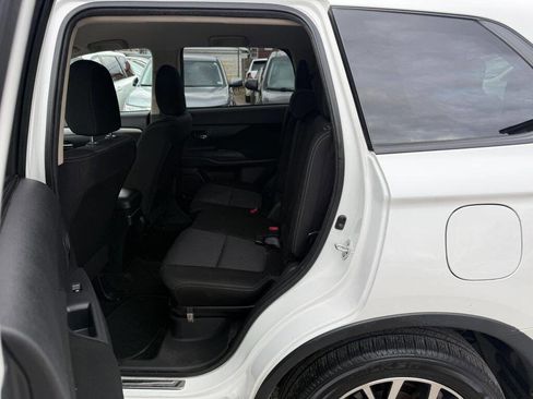 Used 2016 Mitsubishi Outlander SE image 23