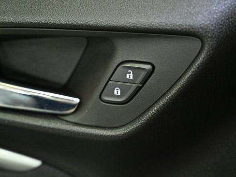 Used 2022 Chevrolet Bolt EUV LT w/ Comfort Package image 41