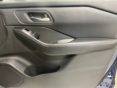 Used 2024 Nissan Rogue SV image 19