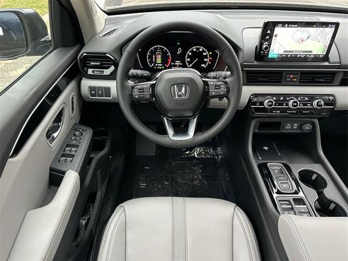 New 2025 Honda Pilot Touring image 23