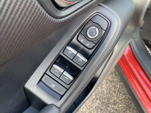 Used 2025 Subaru Crosstrek 2.5i Limited w/ Crosstrek Mirror Package image 18