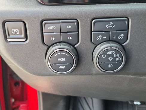 Used 2023 Chevrolet Silverado 1500 LT Trail Boss w/ LPO, Dark Essentials Package AWD/4WD image 27