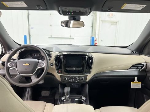 Used 2023 Chevrolet Traverse LS FWD image 10